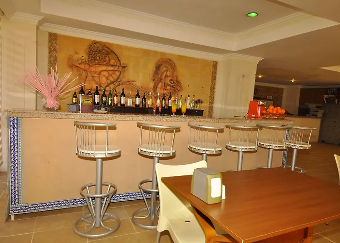 Golden Star فندق مرمريس